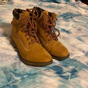 Like timberland boots size 10